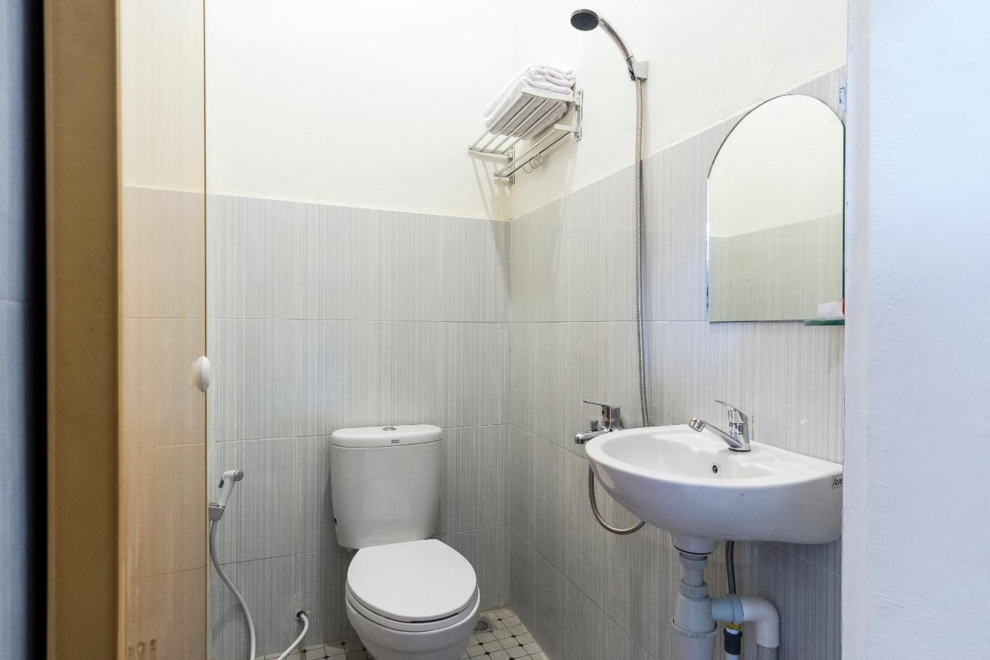 Super Oyo Capital O 873 Kamani Homestay Syariah Медан Екстериор снимка