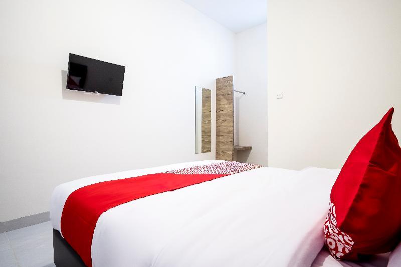 Super Oyo Capital O 873 Kamani Homestay Syariah Медан Екстериор снимка